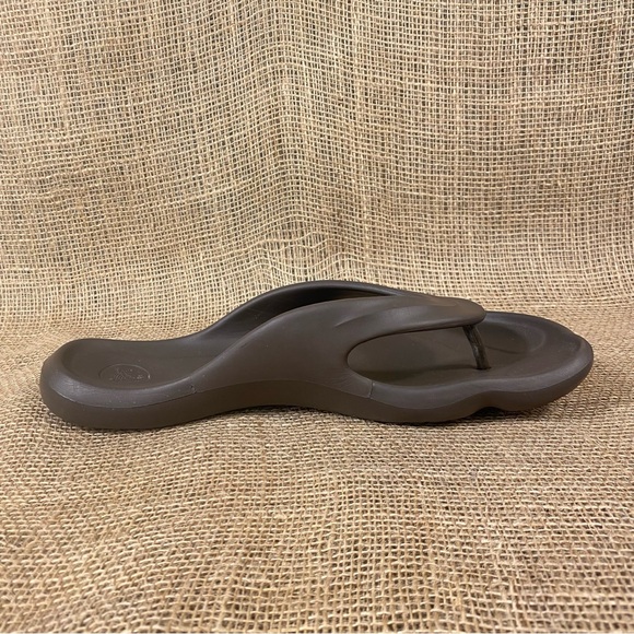 Crocs Sandals Flip Flops Clog ABF Thong Brown Slip On  Size 12 - Picture 4 of 10